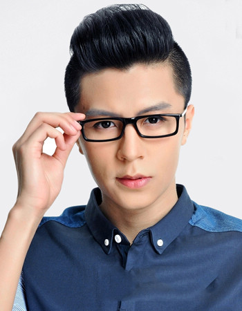 眼镜男冬季发型设计 戴眼镜的男生适合的发型