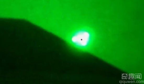 夜空中隐形UFO或为美国军用无人机