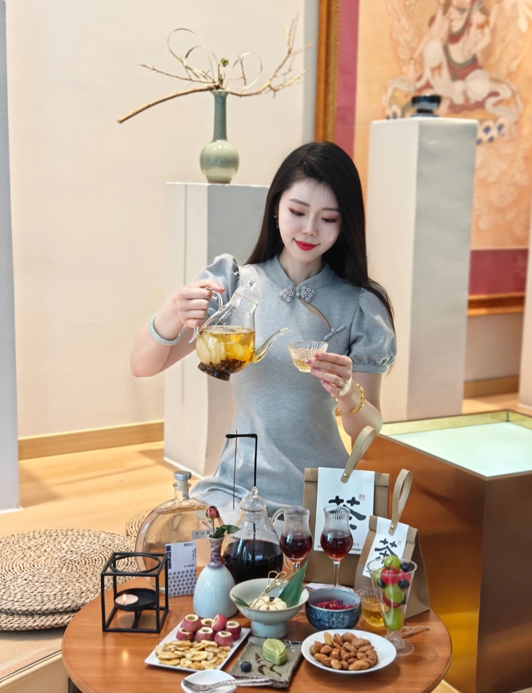 西安高端私人工作室喝茶T台海选承载着博大精深内涵和品茶自带工作室表现形式，领略茶艺师的精湛技艺，欣赏视觉和味觉的双重享受