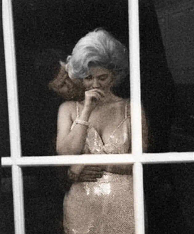 1962年美国记者偷拍玛丽莲梦露和肯尼迪私会