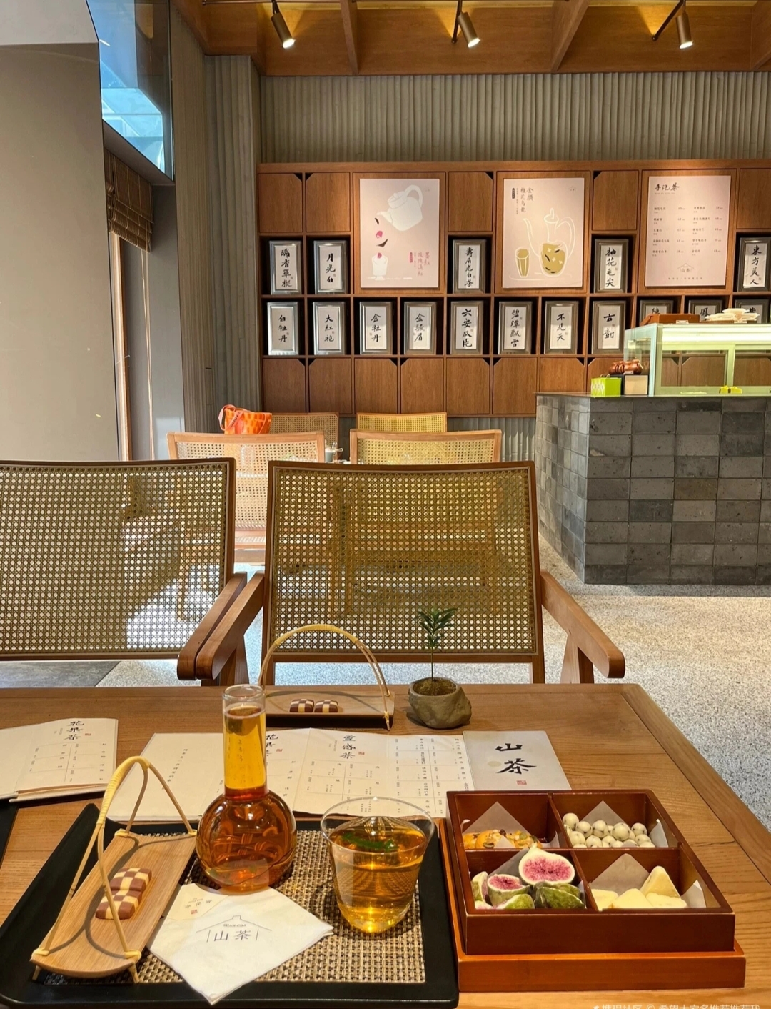 西安品茶海选工作室喝茶拥有丰富的新鲜茶叶资源和独特T台品茶理念，感受到茶道艺术的魅力享受品质生活的机会拥抱茶文化