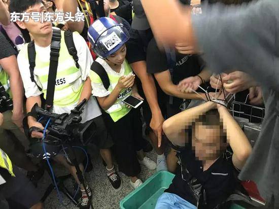 记者付国豪遭香港暴徒非法拘禁并围殴：我支持香港警察，可以打我了