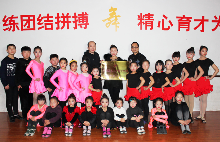 新华舞蹈艺术学校加盟华视搜星《星梦工厂》影视艺术人才孵化基地