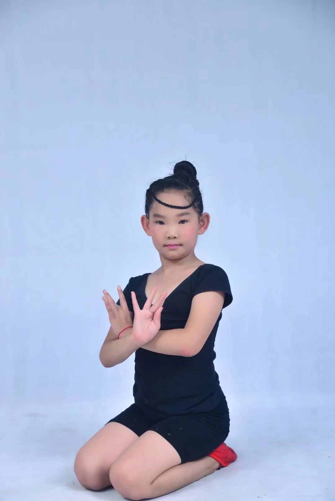 艺美舞蹈 学生：张子琪