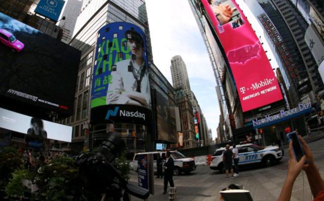实力派演员肖战拿下榜单九连冠，还登上了纽约时代广场大屏