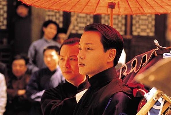 韩国将重映电影《霸王别姬》的高清修复版，上映时间定的是4月1日，以此纪念张国荣逝世十七周年。